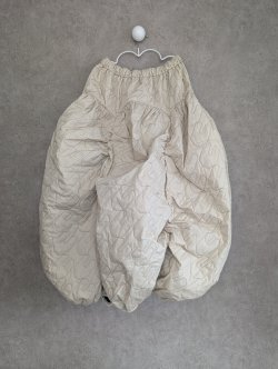 画像2: franky grow RABBIT QUILT RUBBER PIPING SKIRT　ベージュ