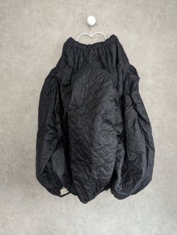 画像2: franky grow RABBIT QUILT RUBBER PIPING SKIRT　ブラック