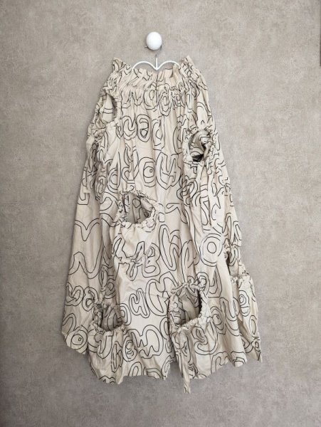 画像3: franky grow LETTER RANDOM HOLE SKIRT ベージュ*ブラックレター キッズ・レディース (3)