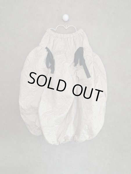 画像1: franky grow RABBIT QUILT RUBBER PIPING SKIRT　ベージュ (1)