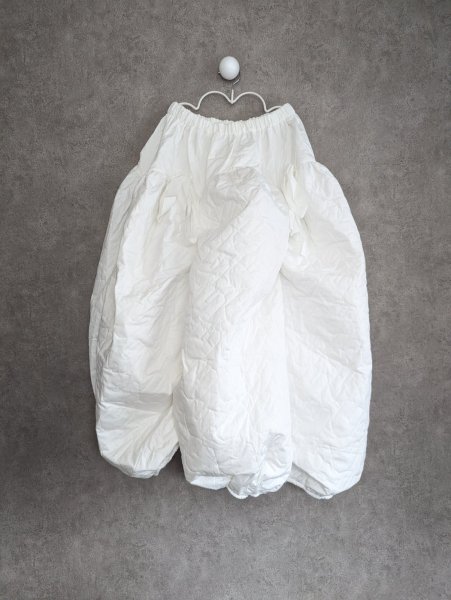 画像2: franky grow RABBIT QUILT RUBBER PIPING SKIRT　ホワイト (2)