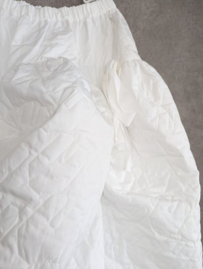 画像1: franky grow RABBIT QUILT RUBBER PIPING SKIRT ホワイト
