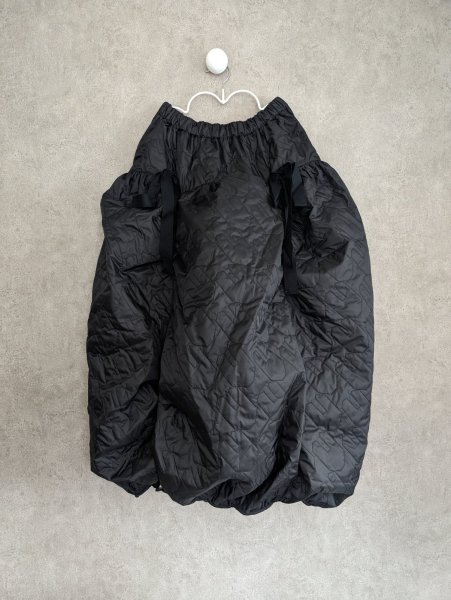 画像1: franky grow RABBIT QUILT RUBBER PIPING SKIRT　ブラック (1)