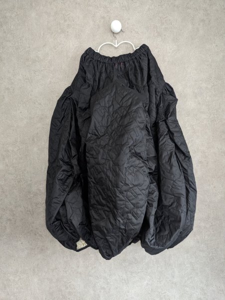 画像2: franky grow RABBIT QUILT RUBBER PIPING SKIRT　ブラック (2)